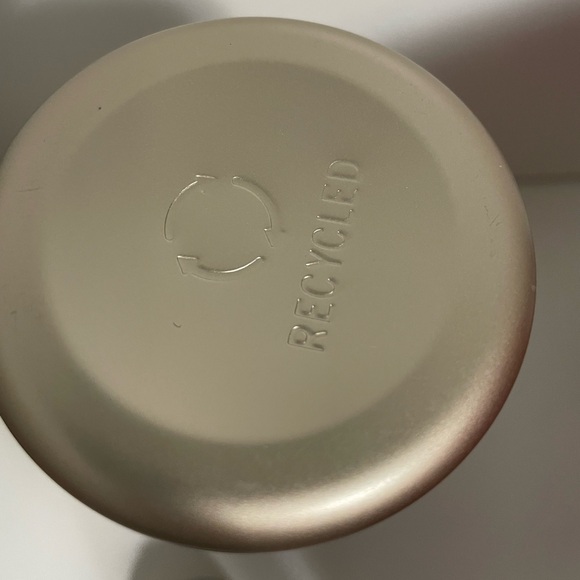 Valentino beauty gift water bottle 550ML - Picture 8 of 10